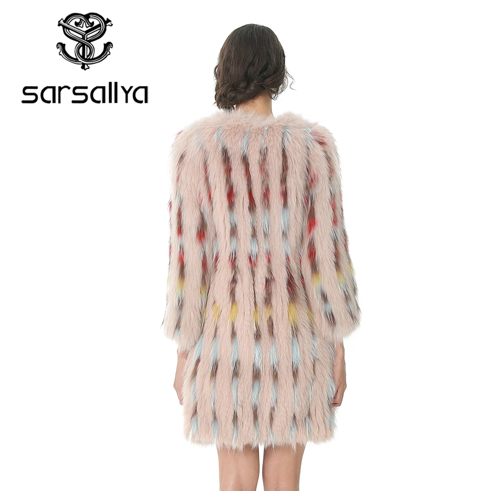 Женское пальто с лисьим мехом длинное вязаное круглым вырезом и укороченным