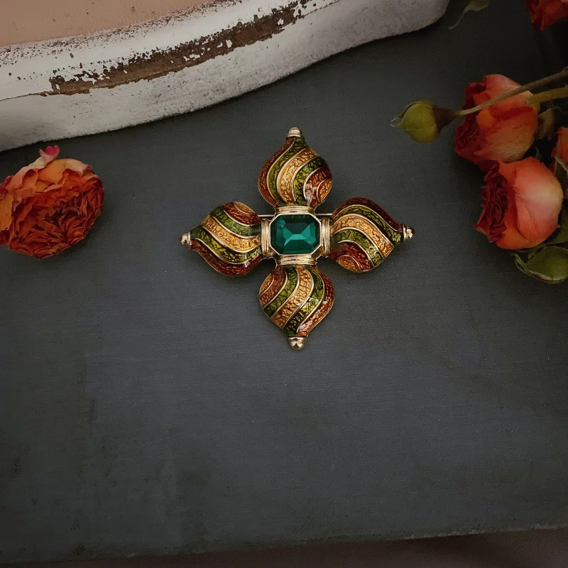 

European and American court retro Dong Brooch female drop oil enamel exotic style Brooch emerald cross pin new style