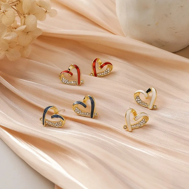 

Оптовая продажа, витые мигающие Серьги Love, простые женские компактные, новинка 2020, модные, свежие, дикие, милые ювелирные украшения для ушей
