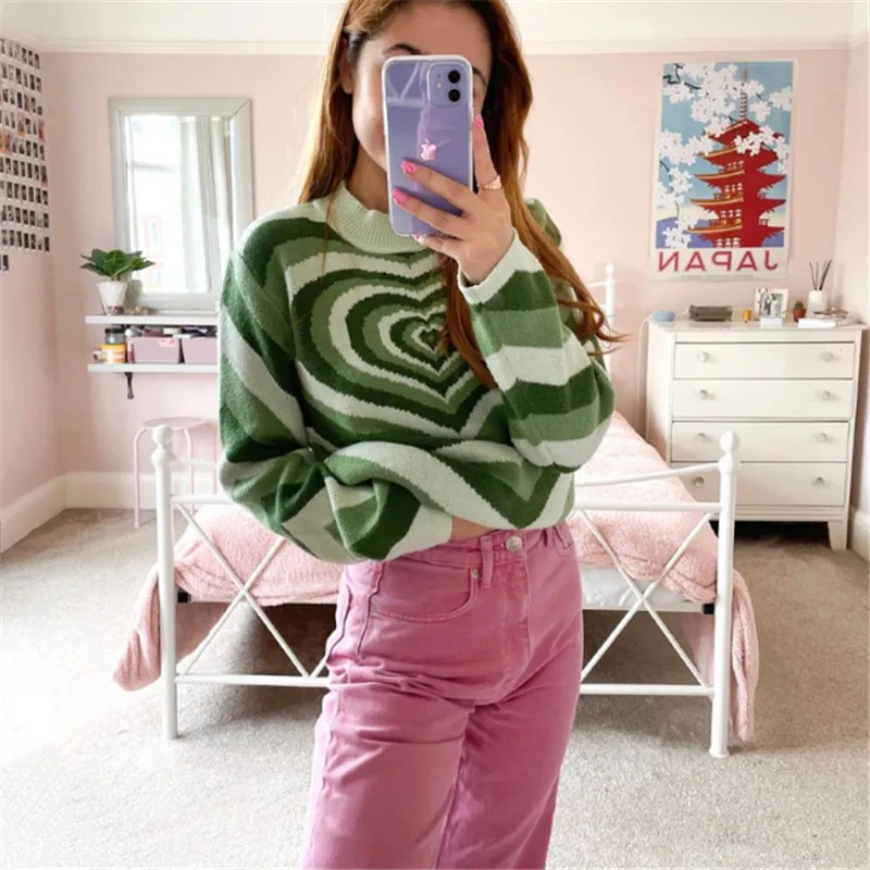 

Женский трикотажный свитер с длинным рукавом и круглым вырезом