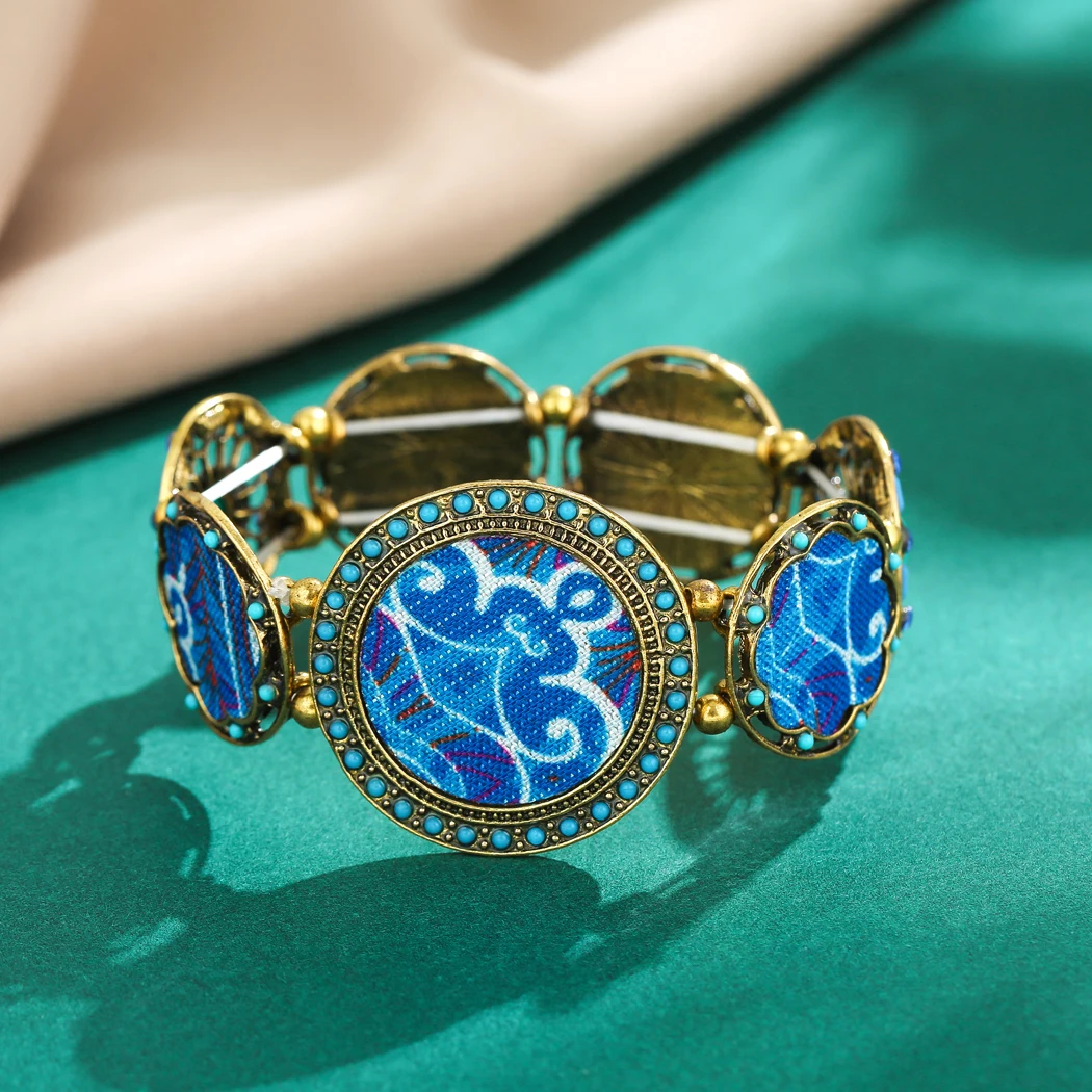 

Bohemian Retro Style with Rhinestone Bracelet New Fashion Color Canvas Carved Elastic Jewelry Trend All-match.