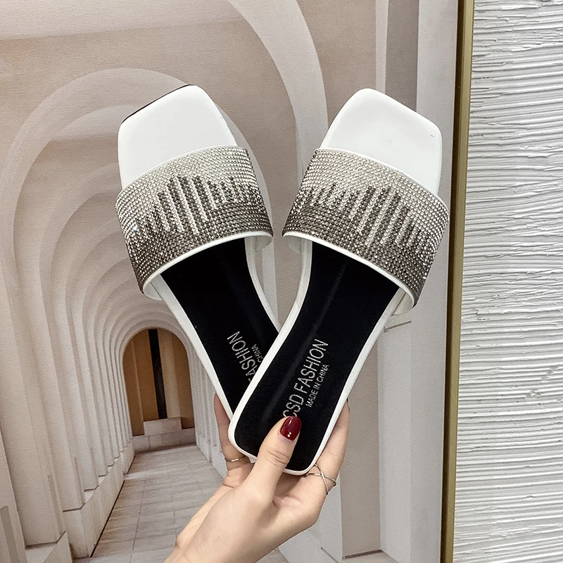 

Shoes Slippers Flat Slipers Women Low Shale Female Beach Glitter Slides Fashion Lady 2021 Sabot Jelly Luxury Girl Soft Rome Crys