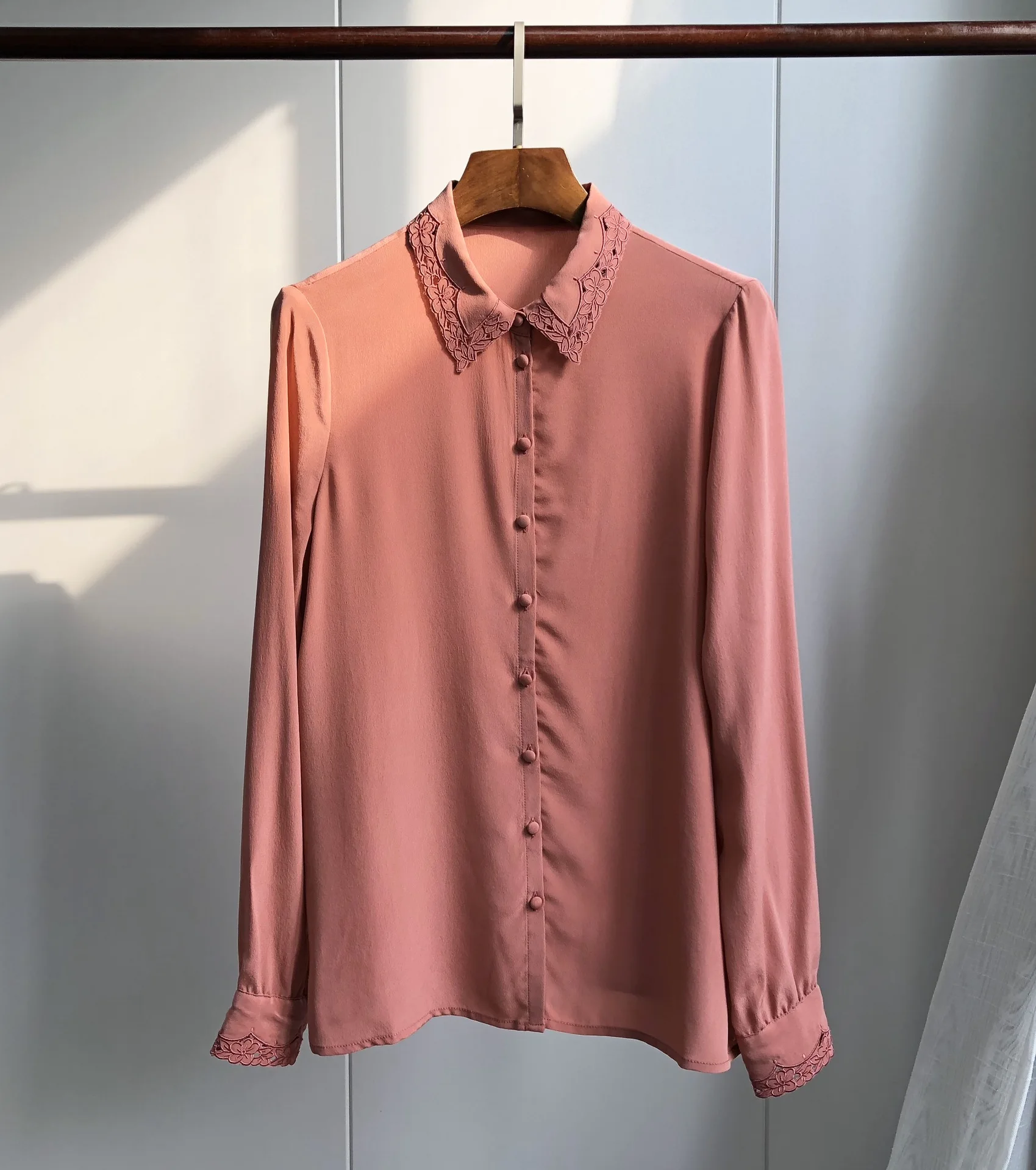 Rose Pink Полая вышитая шелковая рубашка винтажная элегантная рубашка с длинными рукавами линия пуговиц с закрытыми пуговицами блузка - Цвет: Rose Pink
