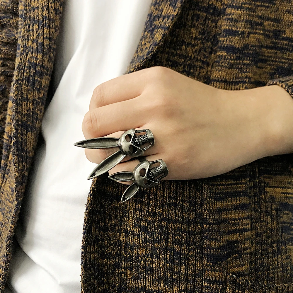Кольцо мужское/женское регулируемое в готическом стиле с подвеской виде кролика