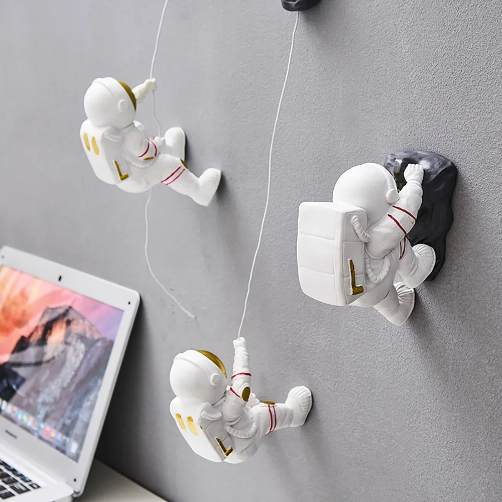

Modern Resin Figurine Astronaut Living Room Wall Decoration Study Decoration Accessories Fun Creative Home Decor Children's Gift