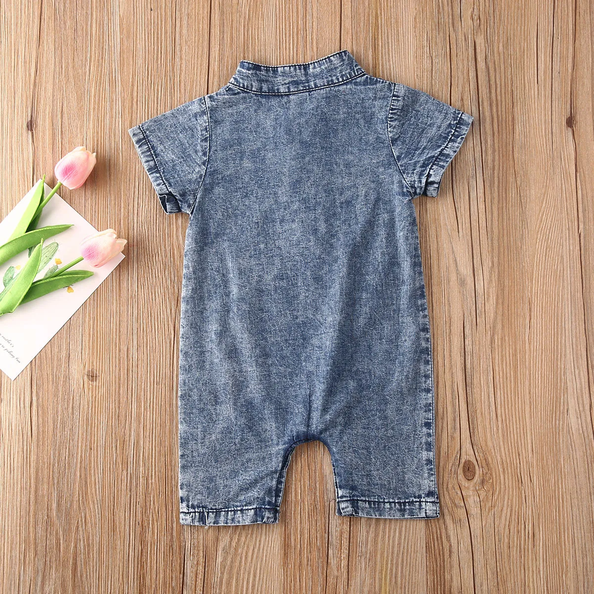Комбинезон джинсовый с карманами для новорожденных на возраст 0-18 месяцев |