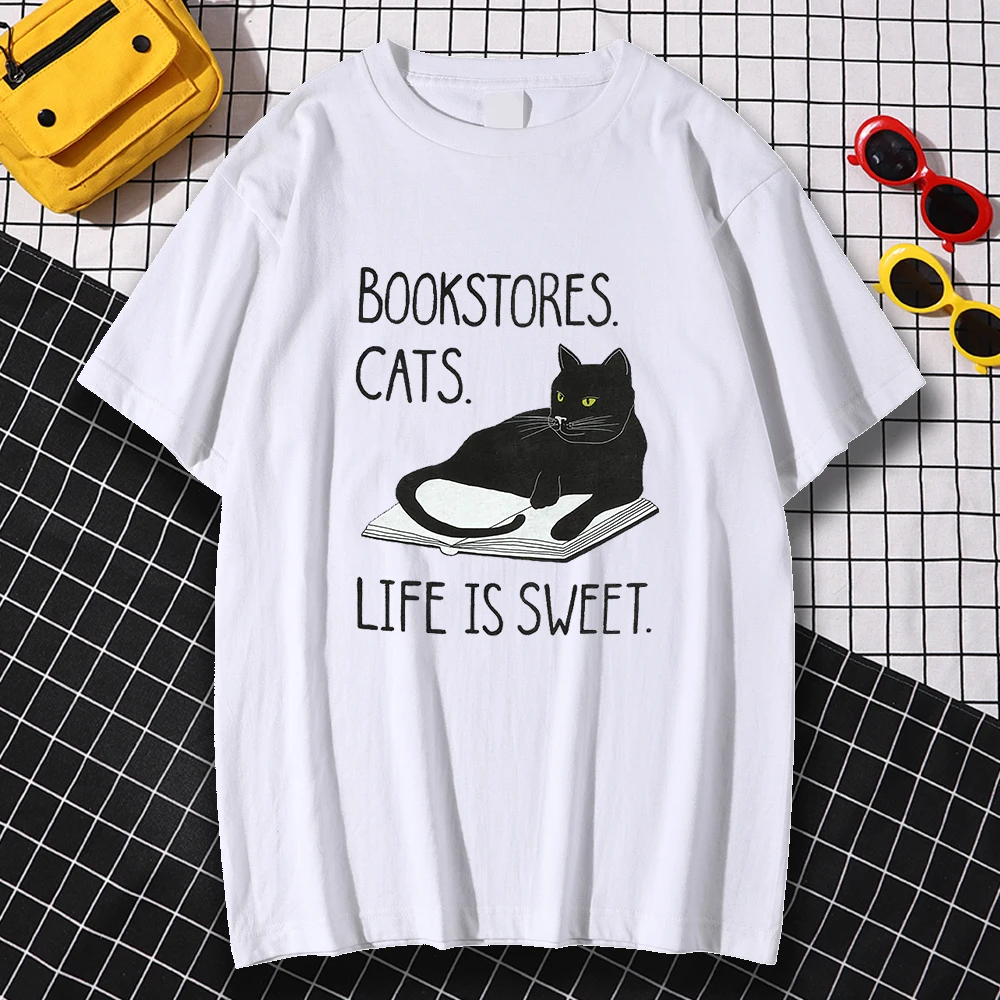 

Aesthetic Comfortable Clothing Cat Lying On Pillow Printed Men T-Shirts Vintage Simplicity Tops Retro Breathable Man Kohpweran