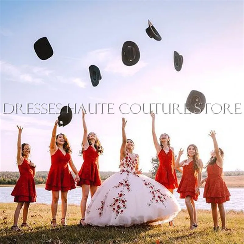 

White Ball Gown Quinceanera Dresses 2021 V Neck Lace Appliques Elegant Sweep Train Sweet 16 Dress Wedding Dress