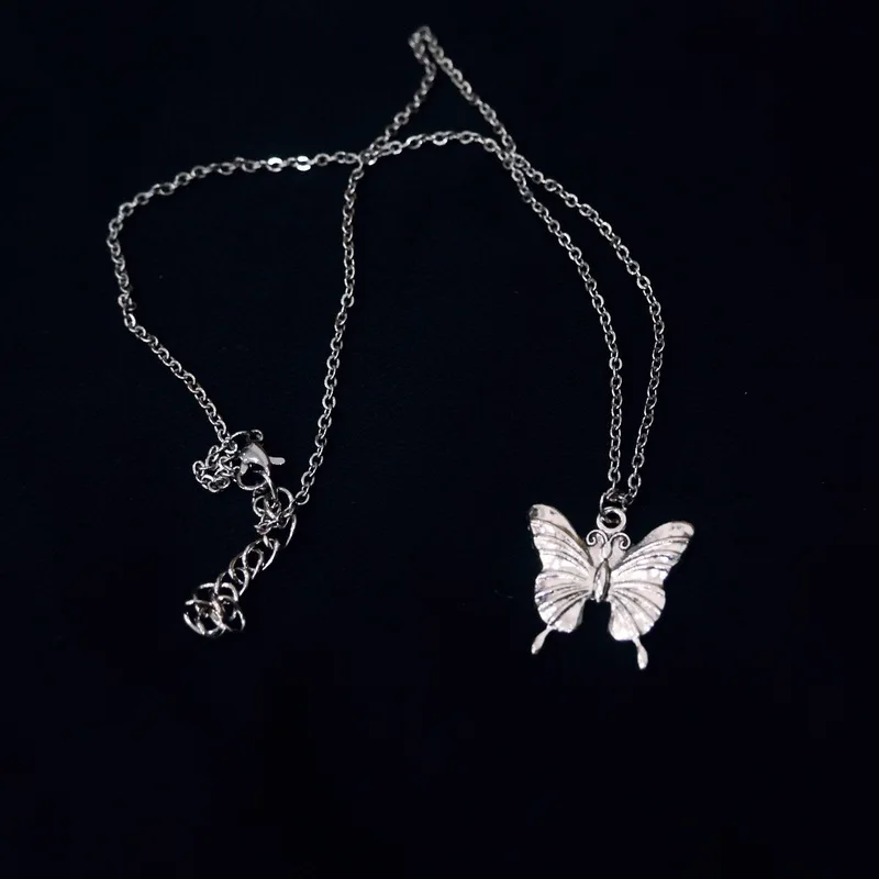 

INS Retro Gothic Silver Color Butterfly Necklace Cool Girl Egirl Stainless Steel Butterfly Clavicle Chain Female Tide Jewelry
