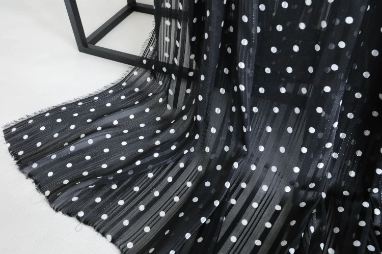 Прозрачное шифоновое платье в горошек с вертикальными полосками на весну и лето |