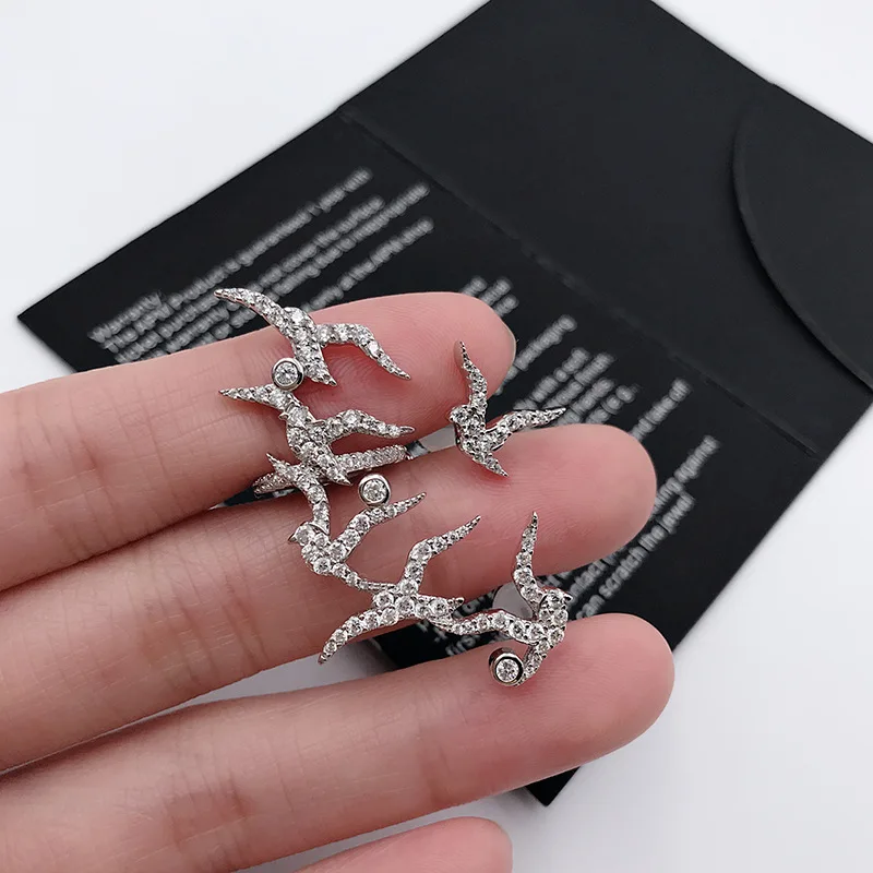 Серьги клипсы Cherrykeke в виде птиц модные Асимметричные Серебристые украшения со
