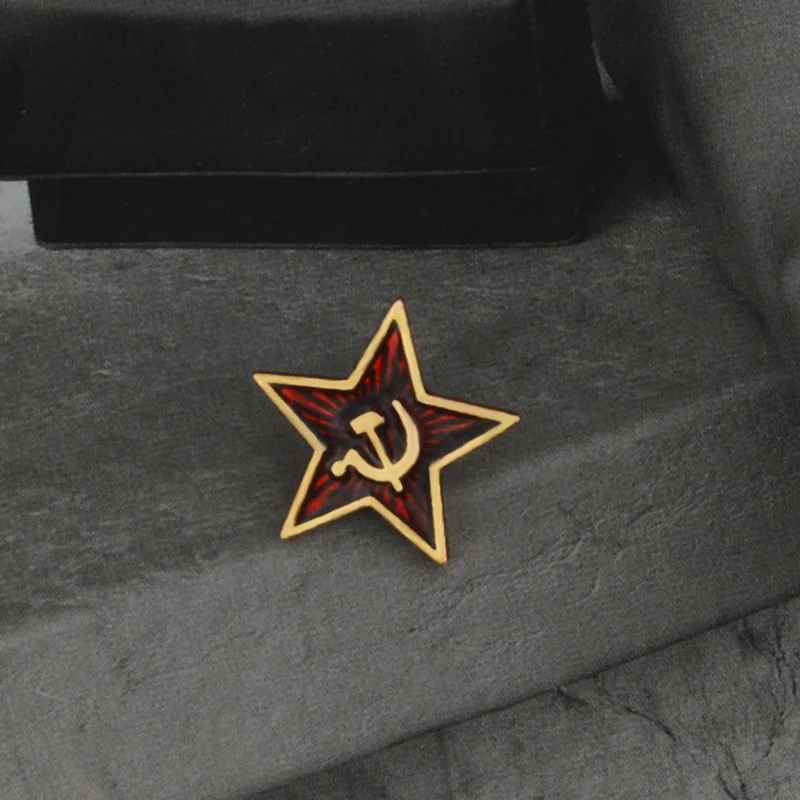 Коммунистические значки с изображением Красной Звезды серпа молота свободы