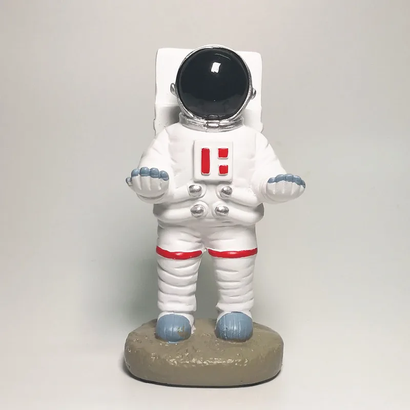 

Статуэтка космонавта из смолы