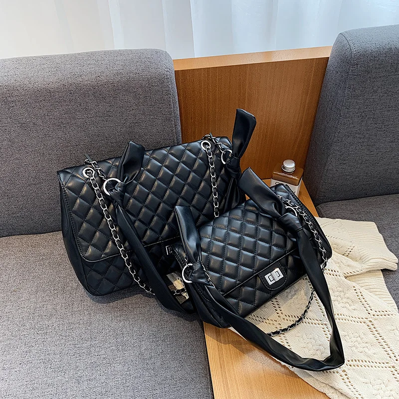 

2020 new autumn and winter fashion ladies embroidery thread rhombus Korean version of high quality chain shoulder messenger bag