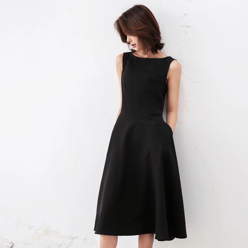 Платье женское ТРАПЕЦИЕВИДНОЕ на бретелях повседневное однотонное черное