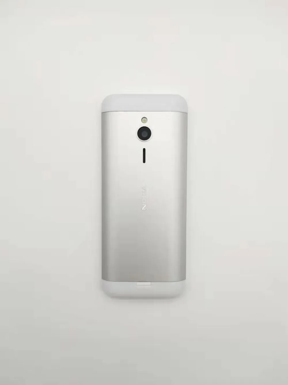 230 Nokia 230 разблокированный GSM 2,8 дюймов две sim-карты и одна карта 2MP QWERTY клавиатура английский Восстановленный мобильный телефон