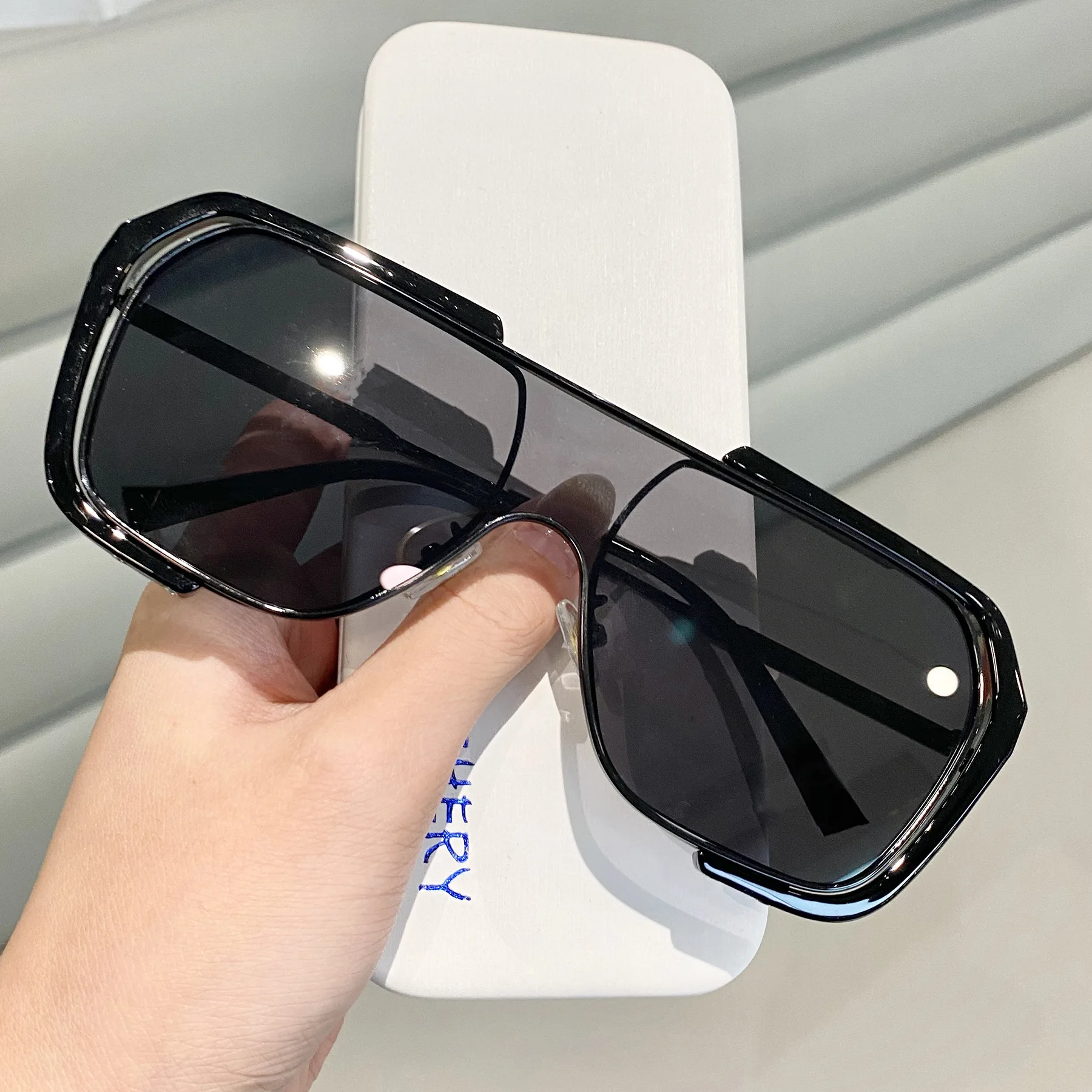 

KUJUNY Classic Steampunk Sunglasses Women Luxury Brand Designer High Quality Men Retro Oversized Metal Frame Punk Sun glasses