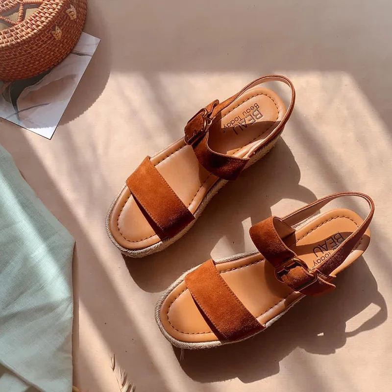 Босоножки-гладиаторы женские из замши на платформе с ремешком сзади летние 32071 |