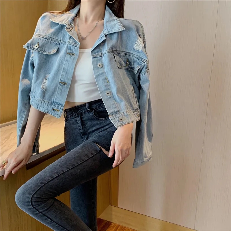 

Женская джинсовая куртка с отложным воротником, однотонная свободная короткая осенняя куртка с голубыми отверстиями
