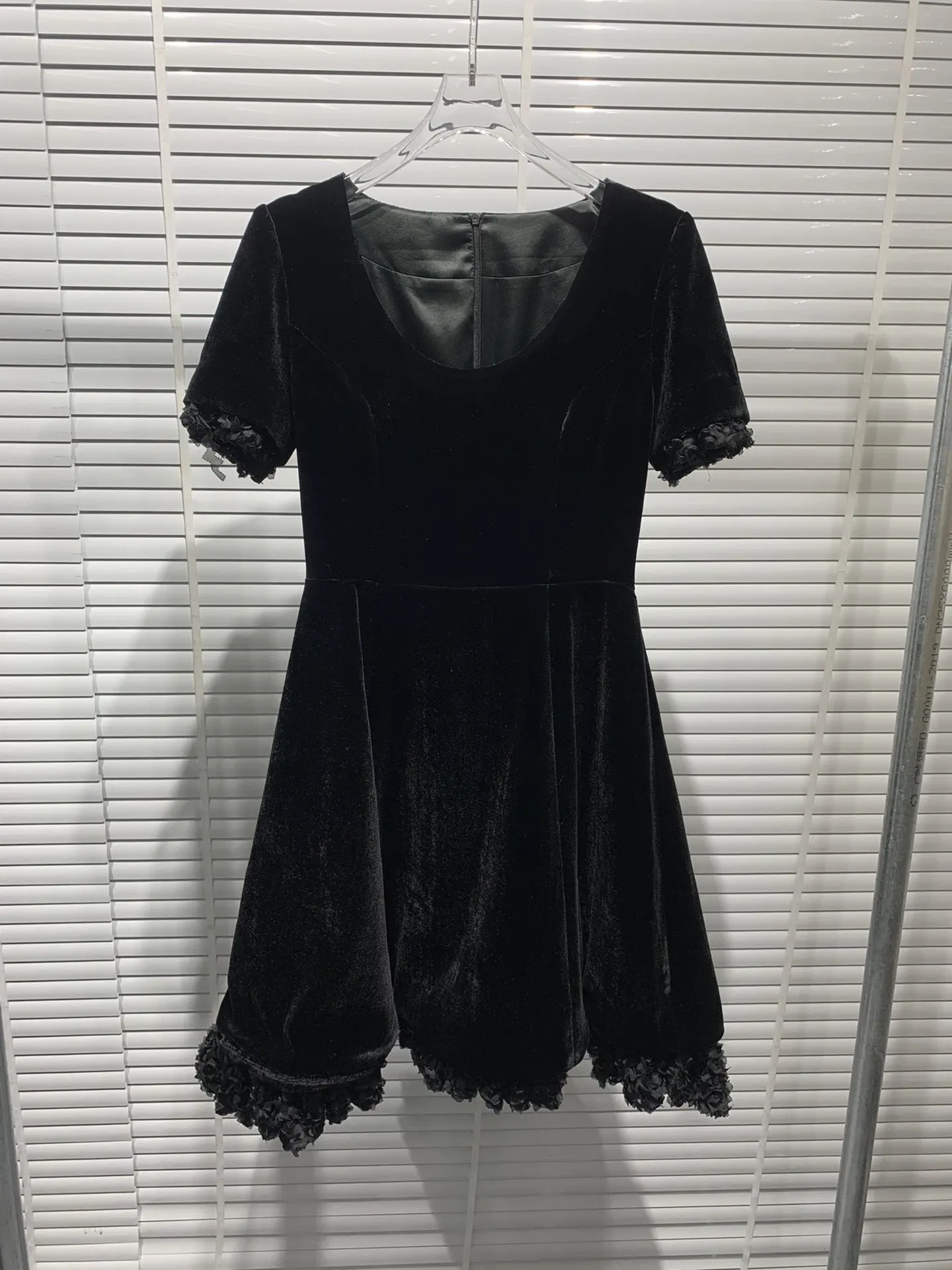 

new ladies 2021 fashion short sleeve round neck silk velvet lace waist dress 1110