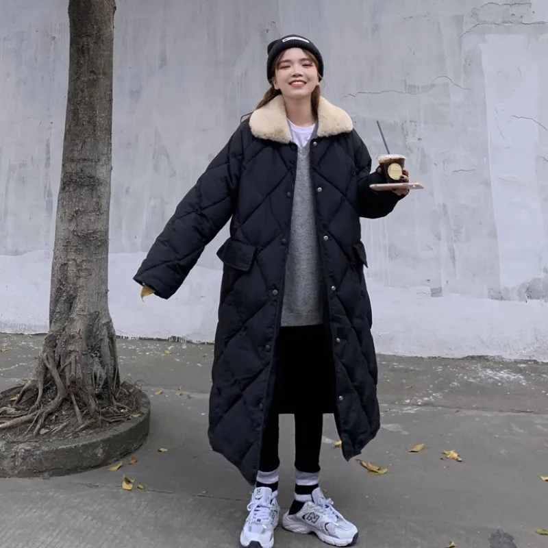 Парка женская зимняя длинная с меховым воротником ромбовидным узором