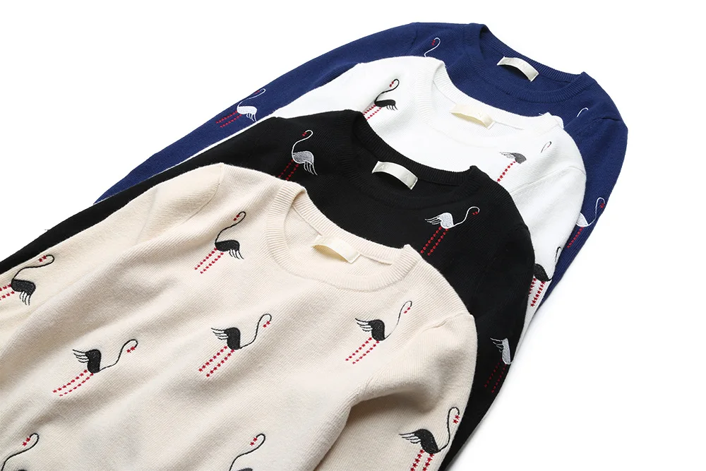 

HLBCBG White Crane Embroidery Sweater Round Neck Fashion Pullover Loose Casual Long-sleeved Bottoming Tops Women Clothing