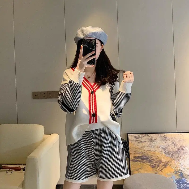 

Light mature small two-piece suit with western style and high temperament