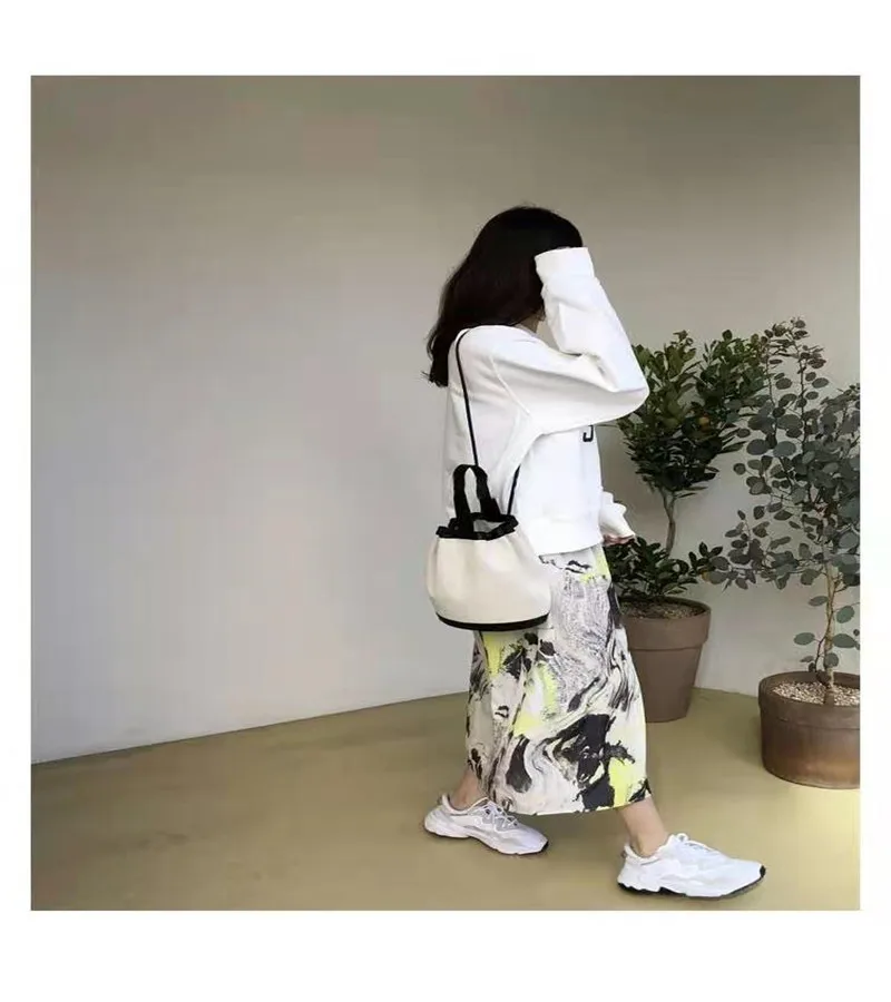 

2021 JANDRESS South Korean minority design drawstring canvas patchwork bucket bag black and white shoulder handbag