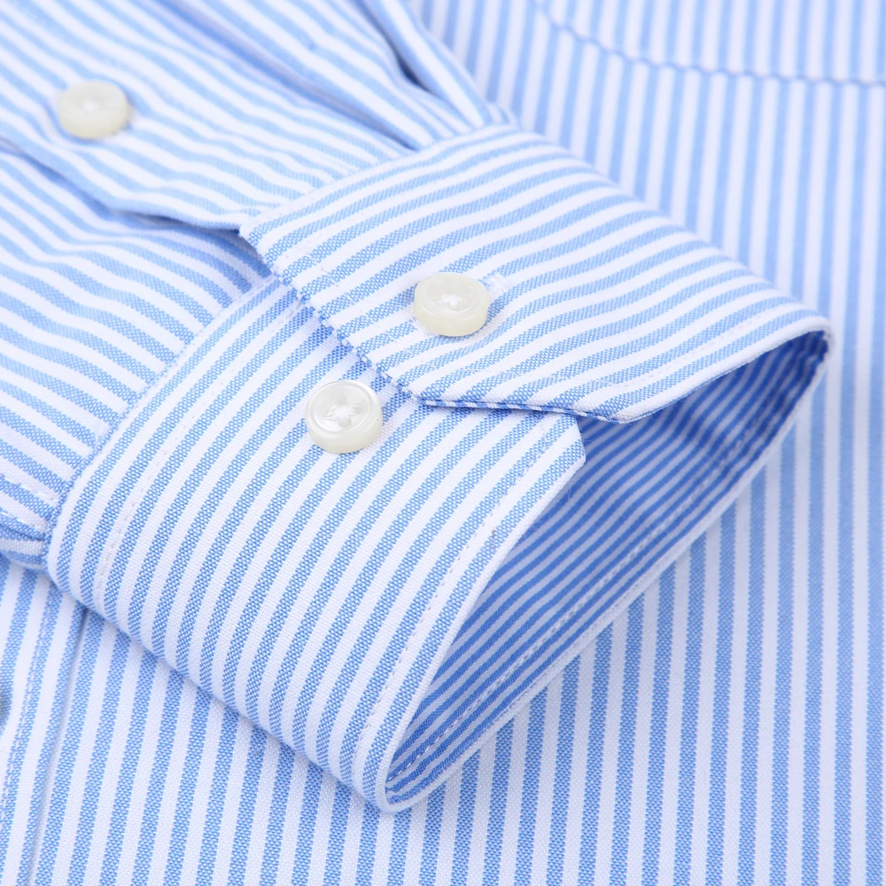 Мужская рубашка в клетку с длинными рукавами и накладными карманами цвет