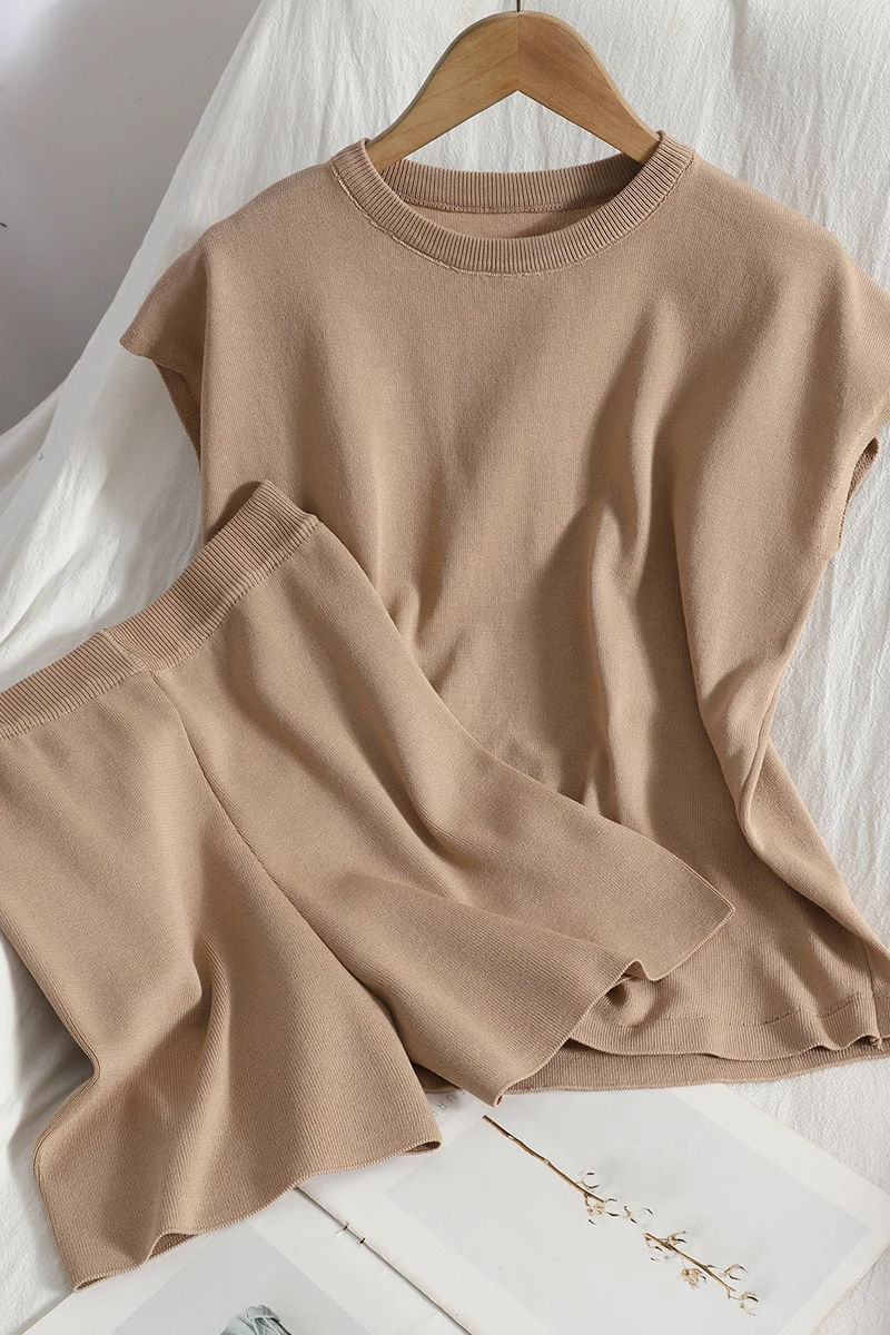 

Summer loose solid color Korean round neck sleeveless tank top + wild wide-leg shorts casual knitted two-piece suit