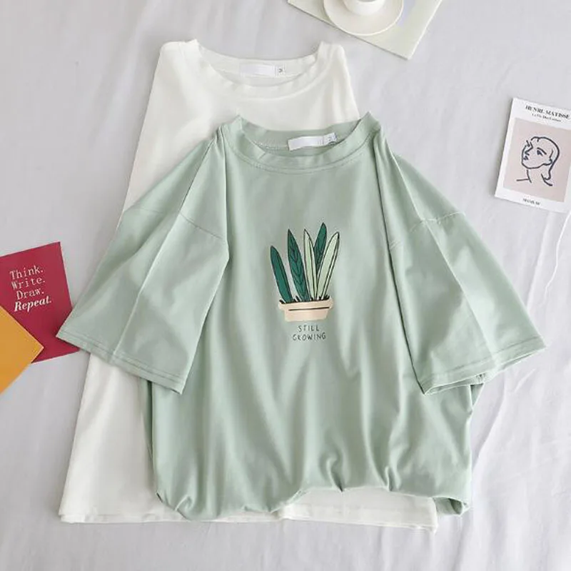 Женская футболка с короткими рукавами круглым вырезом и принтом растений из