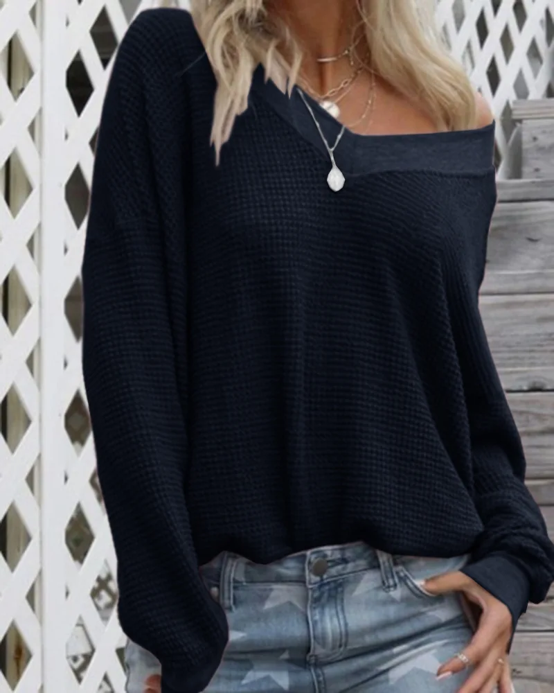 Пуловер женский трикотажный однотонный с V-образным вырезом и открытыми плечами |