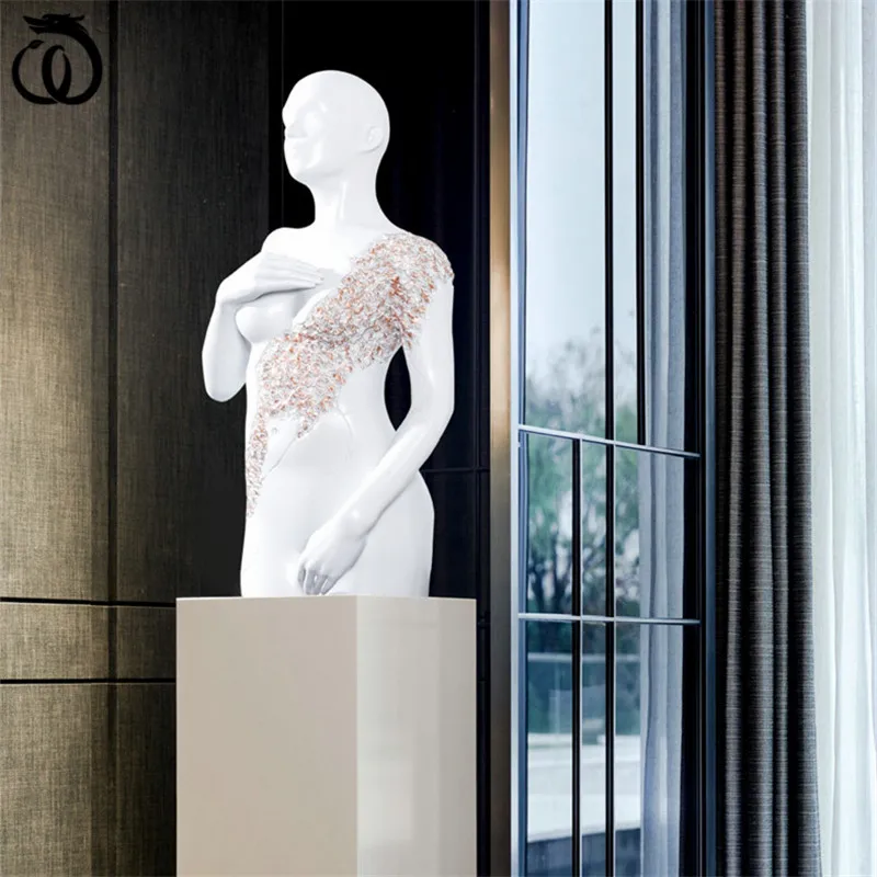

WU CHEN LONG Creative Abstract Character Girls Bust Art Sculpture Figure Statue FRP Craft Simple Modern Home Decorations R6636