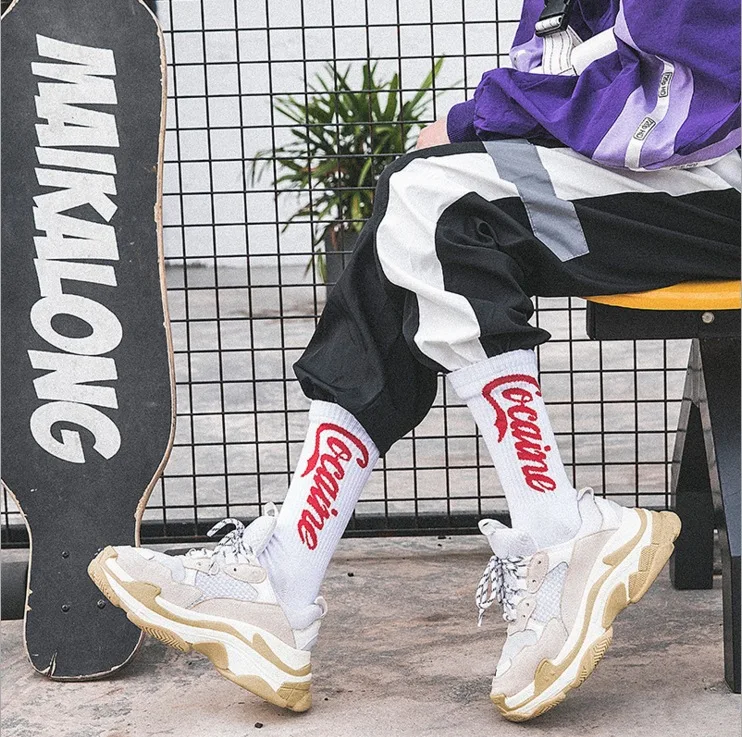 Новинка, модные носки в стиле хип-хоп, японская и Корейская версия, красные носки в сеточку Новинка, модные носки в стиле хип-хоп, японская и Корейская версия, красные носки в сеточку