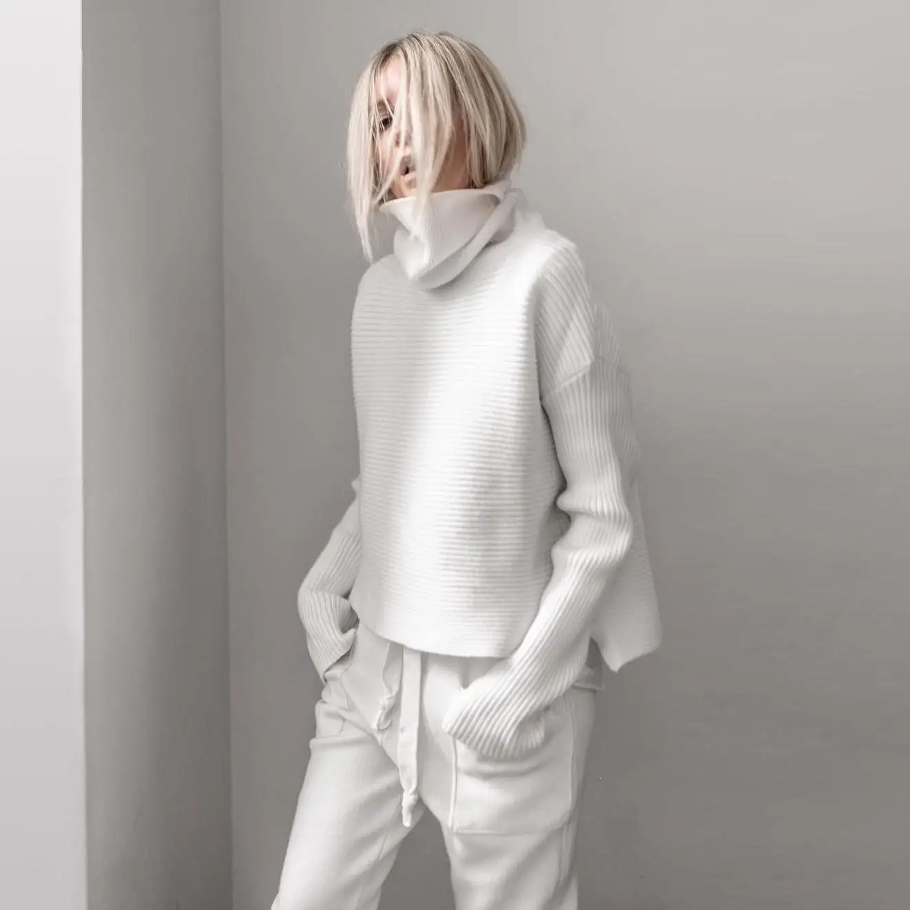 Женский свитер тонкий мягкий длинный рукав высокий ворот вязаный пуловер