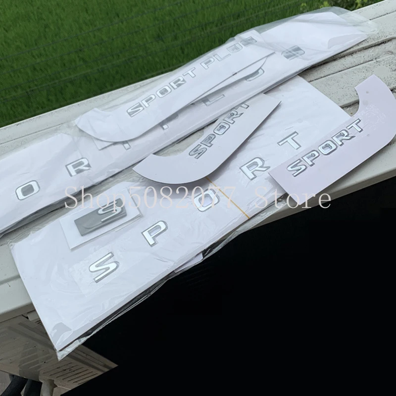 Значок серая квадратная хромированная Спортивная эмблема с буквами SPORTPLUS для