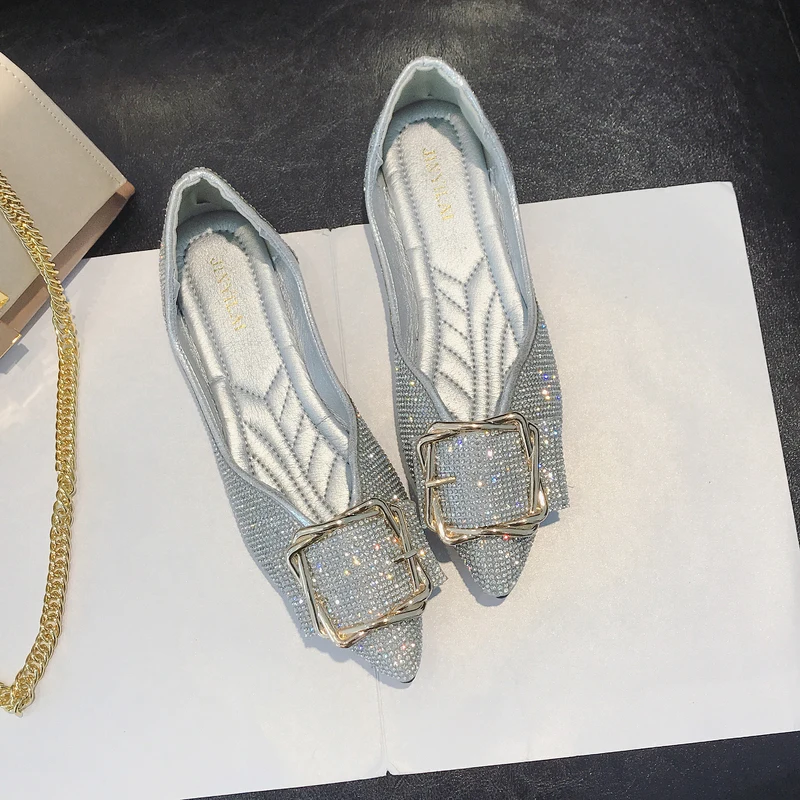 Женские кожаные балетки на плоской подошве с острым носком | Обувь