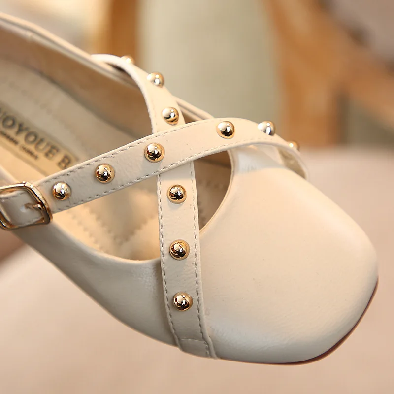 Весенняя детская обувь принцессы Обувь на плоской подошве с заклепками для