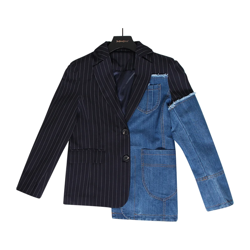 Женский Джинсовый блейзер TWOTWINSTYLE асимметричный с отворотом и воротником размера