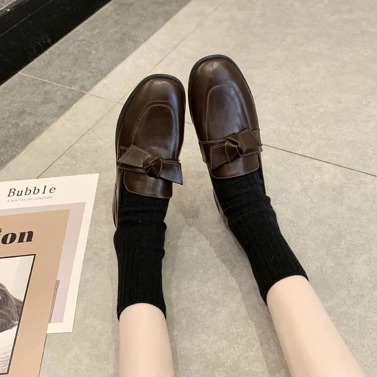 Туфли женские на плоской подошве с круглым носком без застежки | Обувь