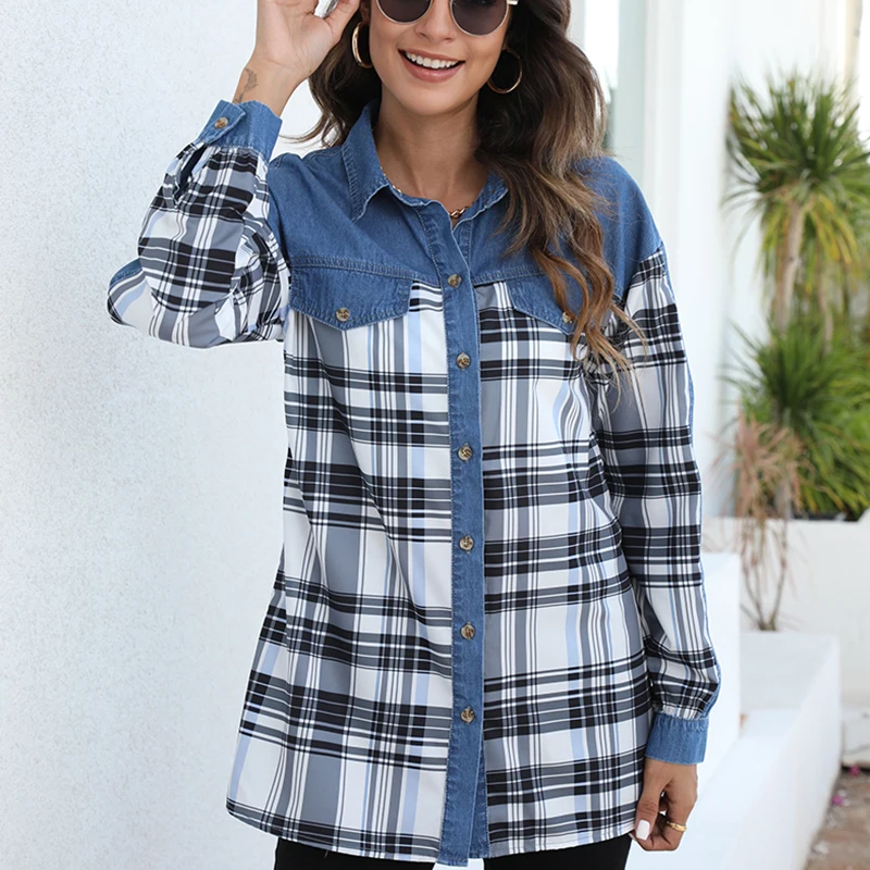 

Блузка женская клетчатая джинсовая однобортная с отложным воротником и карманами