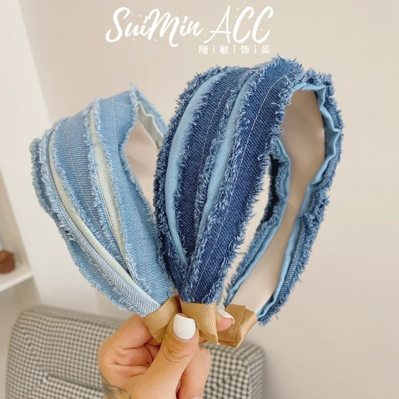 Женский обруч для волос голубой со складками |