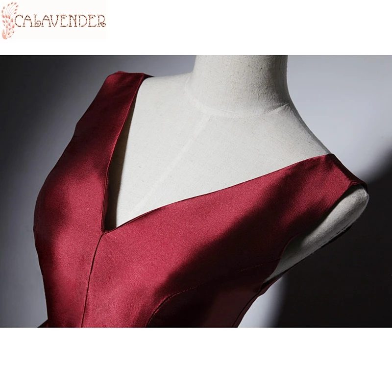 

V-Neck Burgundy Graduation Dress 2020 Ruched Satin Short Prom Dress Sleeveless A Line Vestido De Formatura
