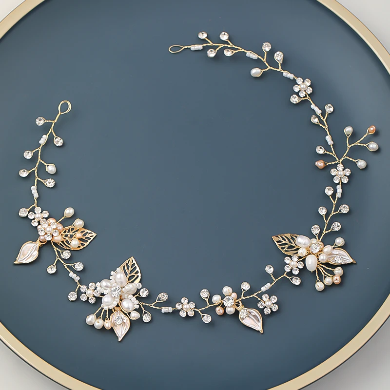 Повязка для волос с пресноводным жемчугом и золотыми стразами | Украшения