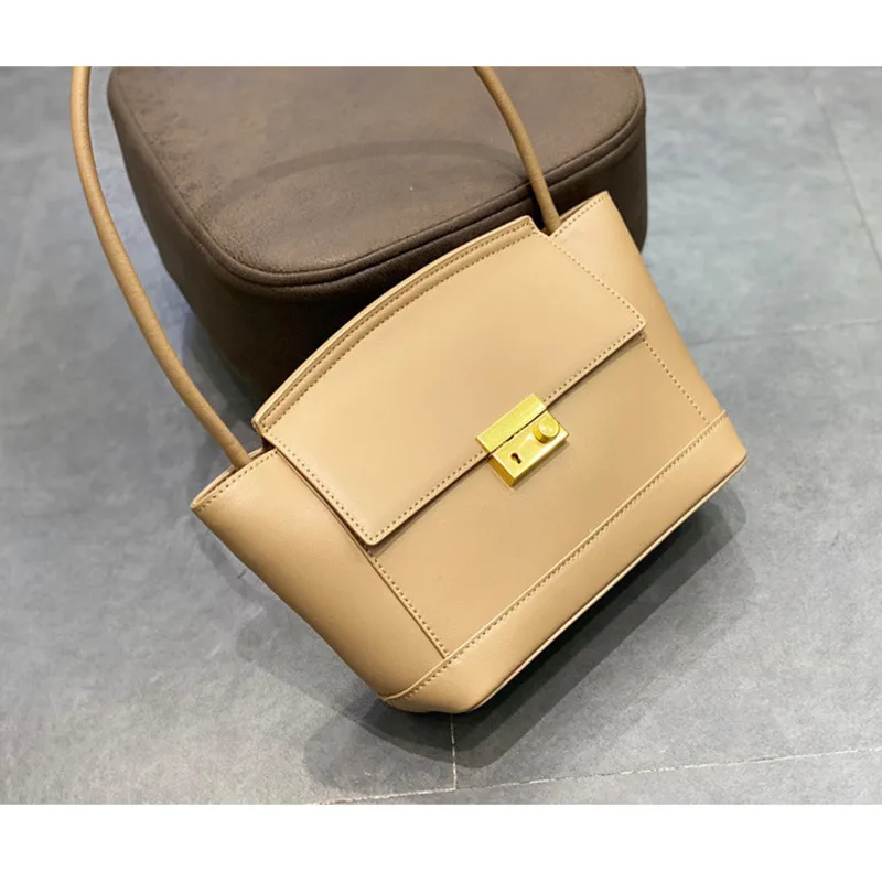 

2020 Chic Catfish Bag Design Women Handbag Genuine Leather Female Shoulder Messenger Bagarmpit Bag Portable Fashion Tote Bag