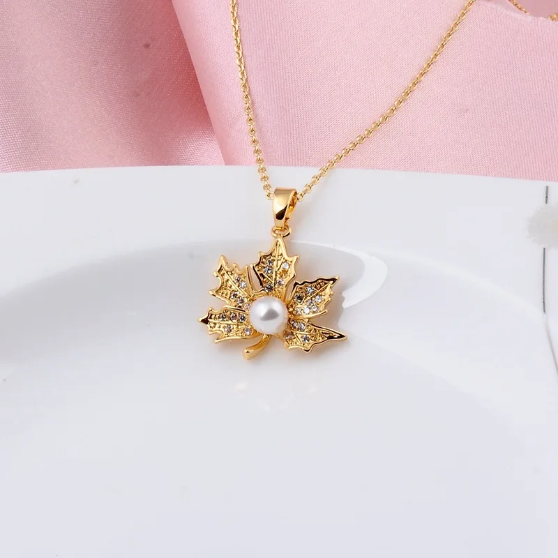 

Cute Female White Crystal Pendant Necklace Small Gold Color Chain Necklaces For Women Vintage Pearl Leaf Wedding Necklace