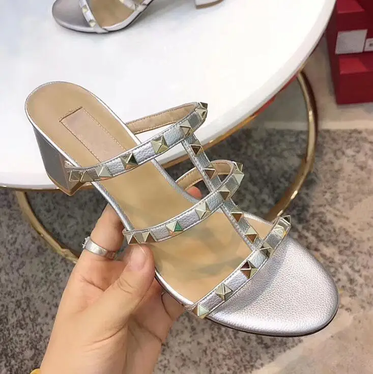 

2022 Women Brand V Logo 6cm High-Heeled Sandals Black Patent Leather T-Strap High-Heeled Shoes Heel Slippers 35-42 + V Dust Bag