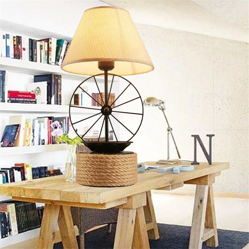 Goede Vintage Ijzeren Wiel Tafel Lampen Europese Bar Decoratieve Lamp Amerikaanse Slaapkamer Woonkamer Studie Stof Hennep Touw Tafel Verlichting