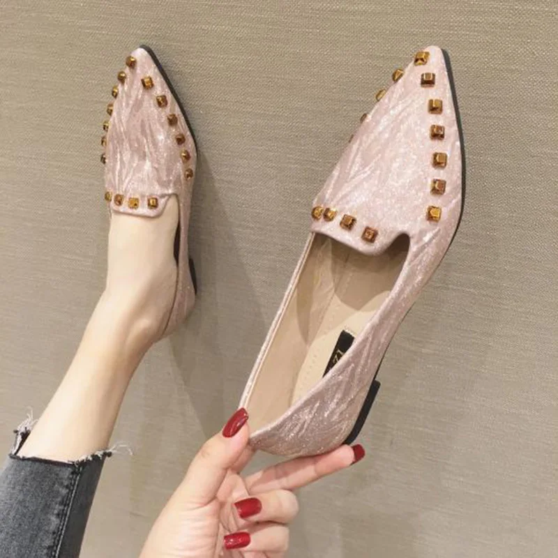 

New Fashion Rivets Shoes Women Flats Slip-on Casual Woman Boat Shoes Pointed toe Office Ladies Footwear YX2781