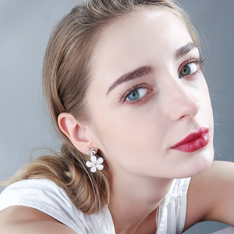 

Simple and slim Romantic Flower Earring